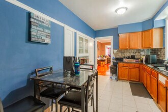 6235 N Claremont Ave, Unit 3 in Chicago, IL - Building Photo - Building Photo