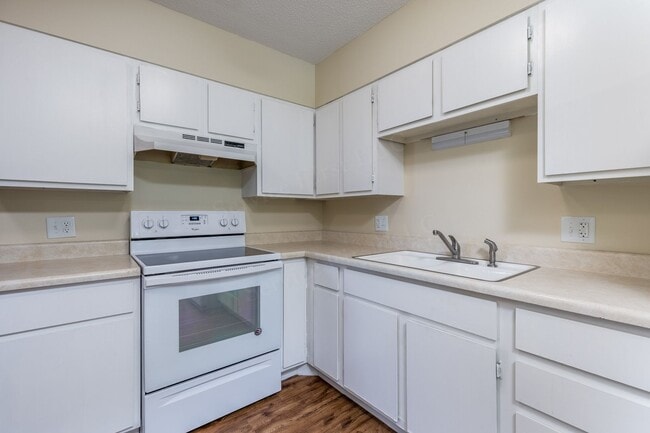 8 Wallingford Dr in Platte City, MO - Building Photo - Building Photo