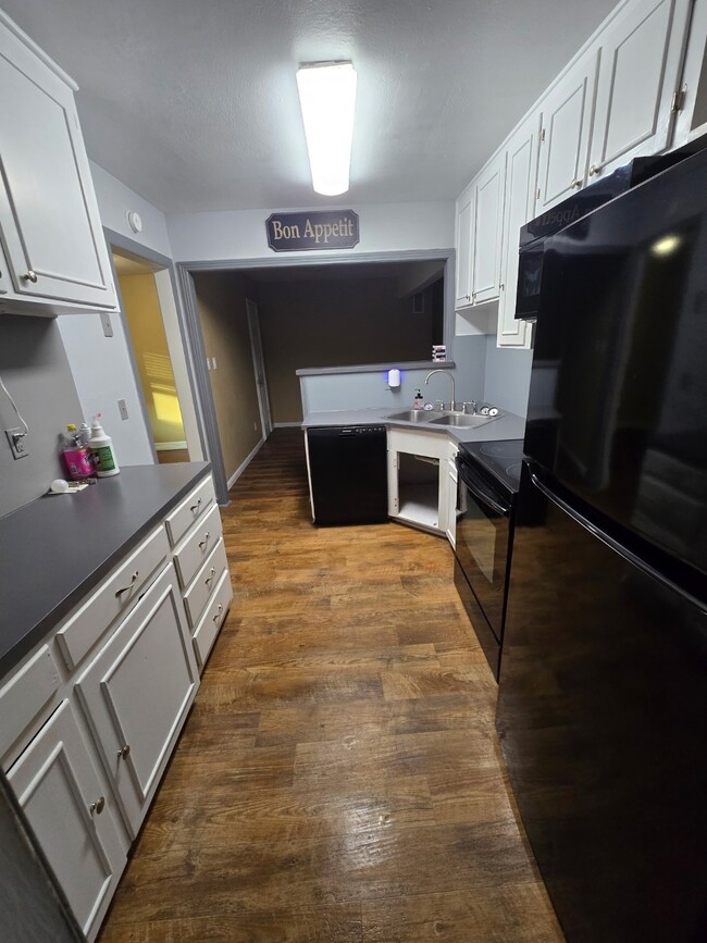 833 Magnolia St in Lake Jackson, TX - Building Photo - Building Photo