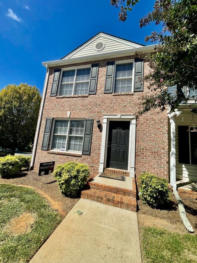 property at 525 Northwynd Cir