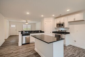 111 Cumberland Ct SW in Concord, NC - Foto de edificio - Building Photo