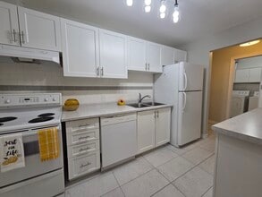 6 Niagara St in Grimsby, ON - Building Photo - Building Photo