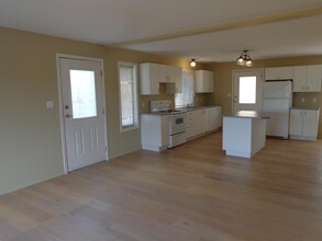 5515 Rutherford Rd in Nanaimo, BC - Building Photo - Building Photo
