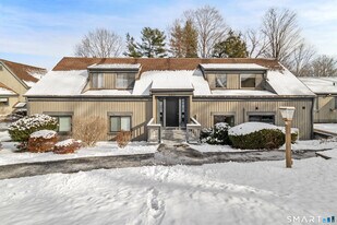 304 Heritage Vlg in Southbury, CT - Building Photo