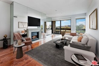 10551 Wilshire Blvd in Los Angeles, CA - Building Photo - Building Photo