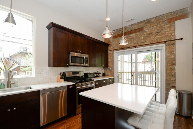 1545 N Claremont Ave in Chicago, IL - Building Photo - Building Photo