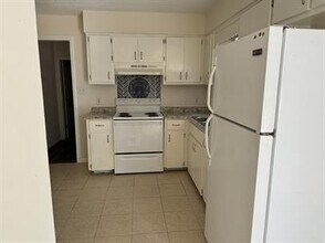 930 Lakeside Dr in Valdosta, GA - Building Photo - Building Photo