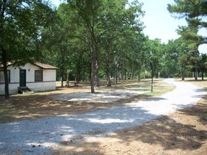 33101 Hwy 82 Rd in Cookson, OK - Foto de edificio - Building Photo