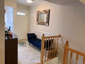 1404 Pondcrest Ln in White Plains, NY - Building Photo - Building Photo