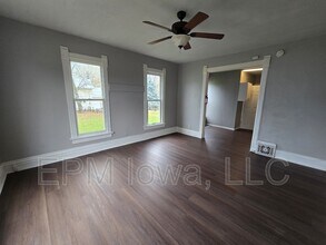 949 13th St in Marion, IA - Building Photo - Building Photo