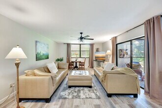 120 Pinebrook Dr in Ft. Myers, FL - Building Photo - Building Photo