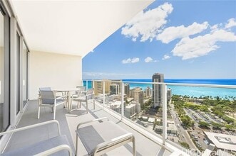 383 Kalaimoku St in Honolulu, HI - Building Photo - Building Photo