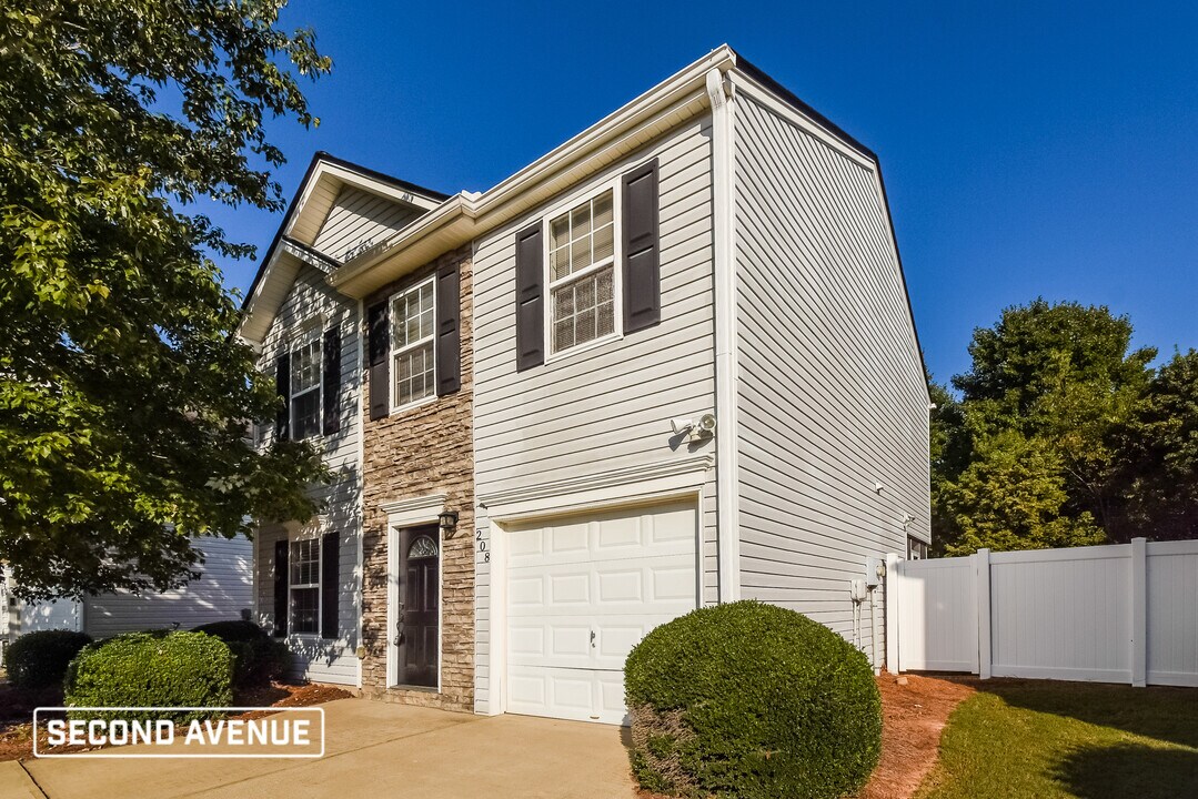 208 Ilex Dr in Canton, GA - Building Photo