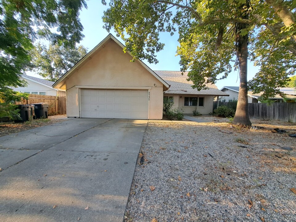 2735 Seine Ave in Davis, CA - Building Photo