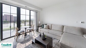 2200 Progress Pkwy in Schaumburg, IL - Building Photo