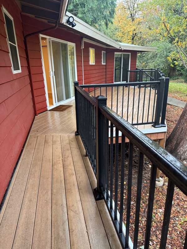 20310 SE 24th St in Issaquah, WA - Foto de edificio - Building Photo