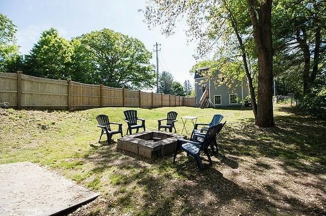 1058 S Franklin St in Holbrook, MA - Building Photo - Building Photo