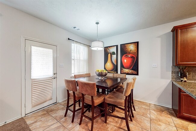 property at 3 Fairlee Ct