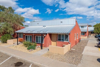 Belen Crossing Apartments in Belen, NM - Building Photo - Primary Photo