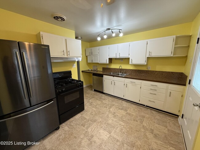 2431 Proctor Knott Dr in Louisville, KY - Building Photo - Building Photo