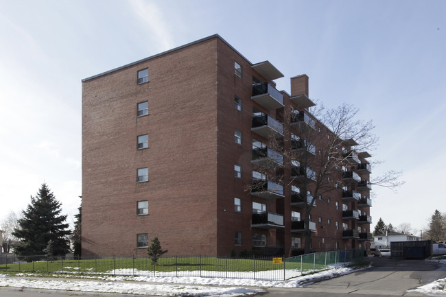 1701 Wavell Cres in Mississauga, ON - Building Photo - Building Photo