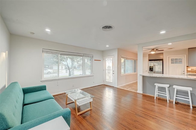 5410 De Milo Dr in Houston, TX - Building Photo - Building Photo