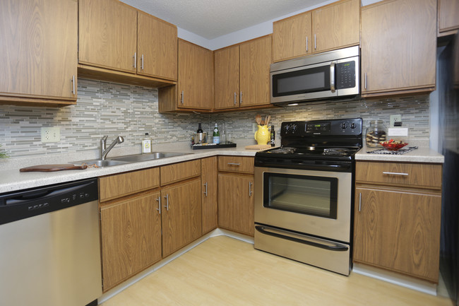 Lemay Lake Apartments in Eagan, MN - Building Photo - Interior Photo