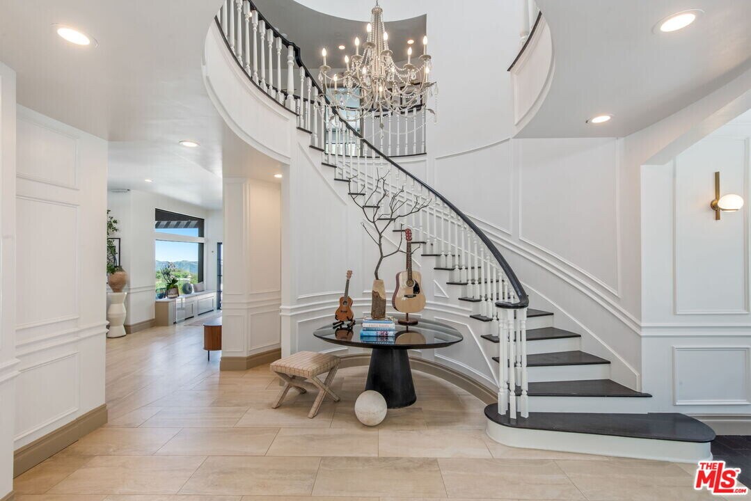 23427 W Copacabana St in Malibu, CA - Foto de edificio