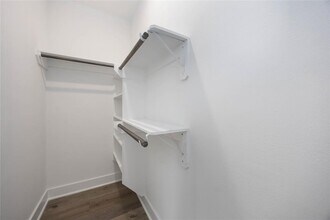 8019 Cora St in Houston, TX - Foto de edificio - Building Photo