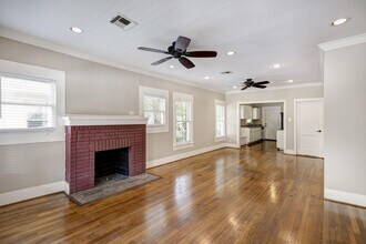 1236 W Gray St in Houston, TX - Building Photo - Building Photo