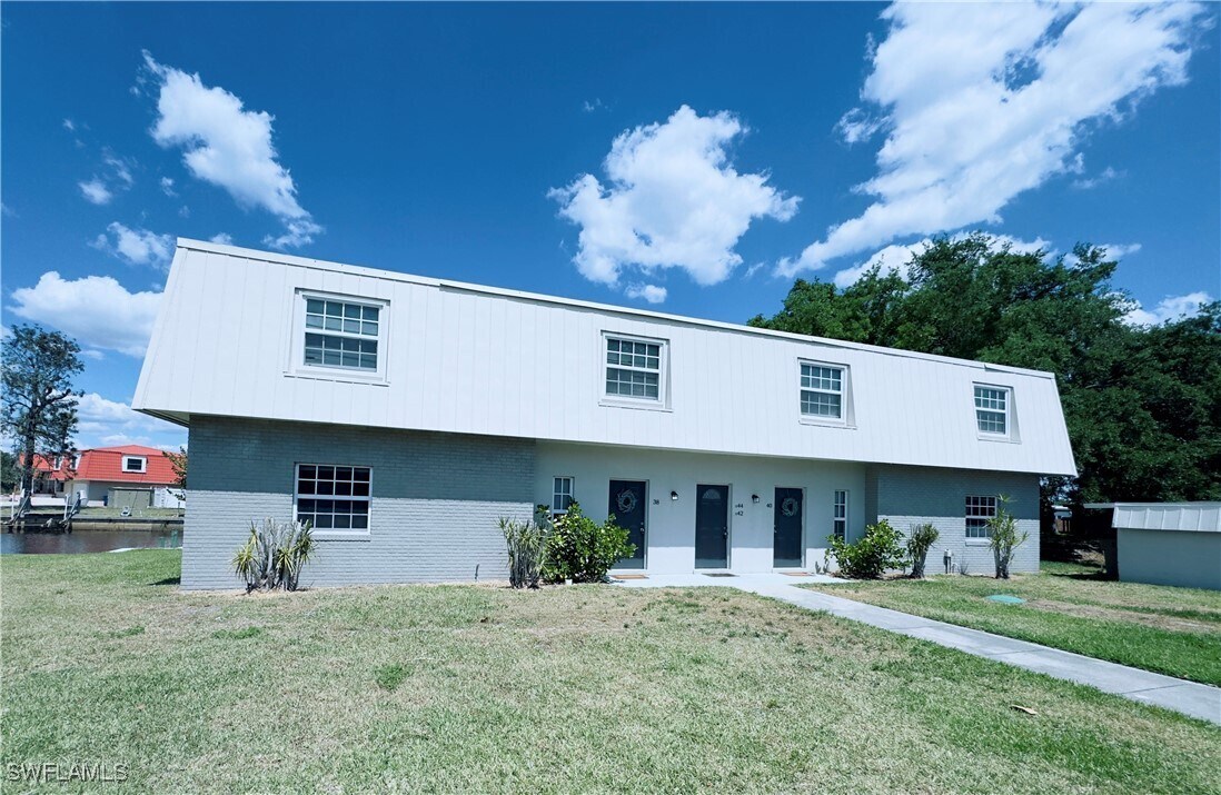 14938 Wise Way in Ft. Myers, FL - Foto de edificio