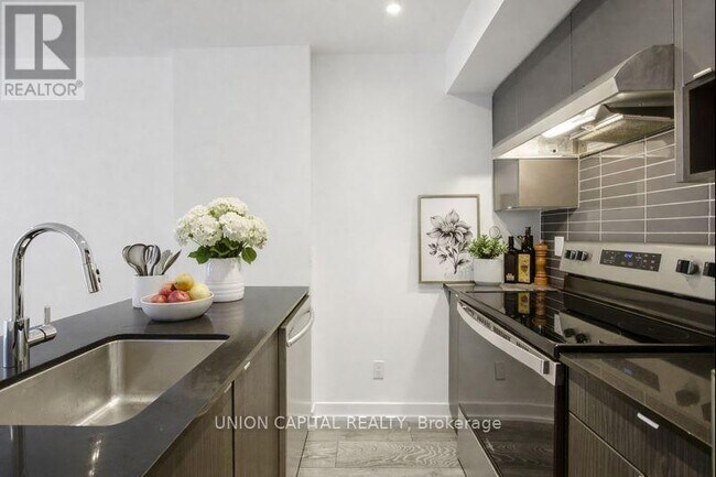 1139 Cooke Blvd. in Burlington, ON - Building Photo - Building Photo