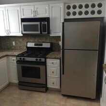 1135 92nd St-Unit -104 in Bay Harbor Islands, FL - Building Photo - Building Photo