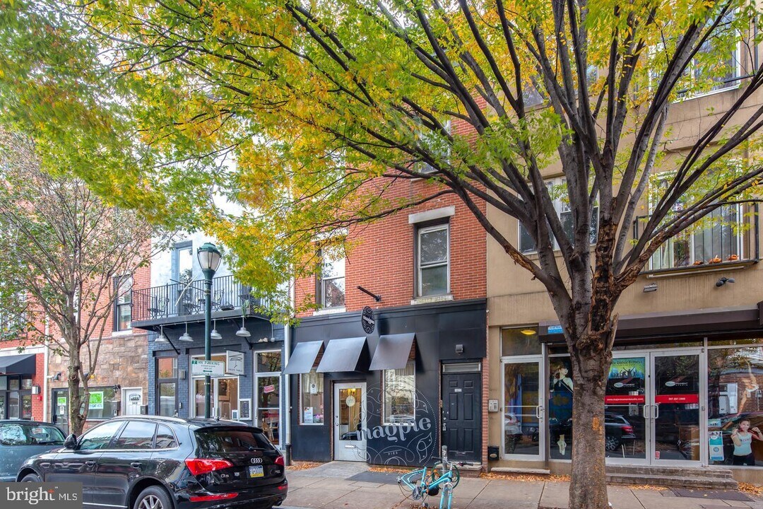 1622 South St-Unit -UNIT 2R in Philadelphia, PA - Building Photo