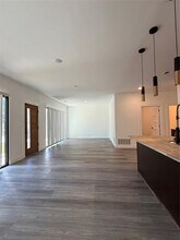 2707 Carpenter Ave in Dallas, TX - Building Photo - Building Photo