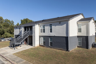 Academy Apartments in Huntsville, AL - Foto de edificio - Building Photo