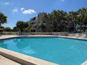 7722 Camino Real in Miami, FL - Building Photo - Building Photo