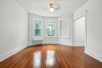 97 Hopkins Pl, Unit 2 in Irvington, NJ - Foto de edificio - Building Photo