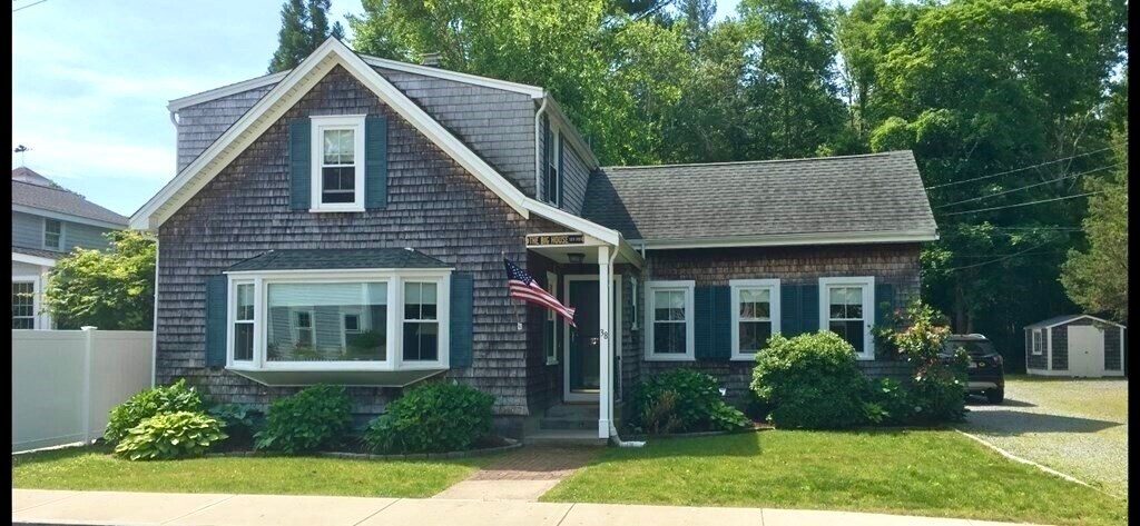 38 South St in Marion, MA - Building Photo