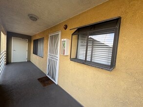1515 E Appleton St, Unit 203 in Long Beach, CA - Building Photo - Building Photo