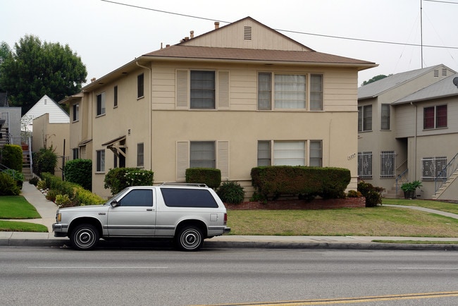 6264 S La Brea Ave in Los Angeles, CA - Building Photo - Building Photo