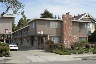 2115 Santa Clara Ave in Alameda, CA - Building Photo - Building Photo