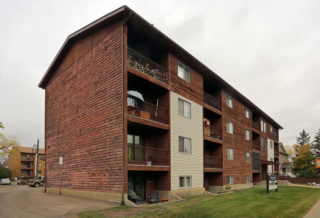 Cedarstone Manor in Edmonton, AB - Building Photo