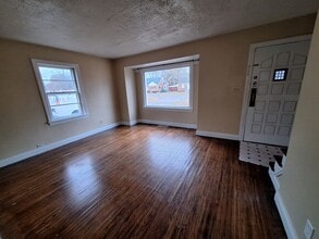 4848 Brenda Dr in Louisville, KY - Foto de edificio - Building Photo