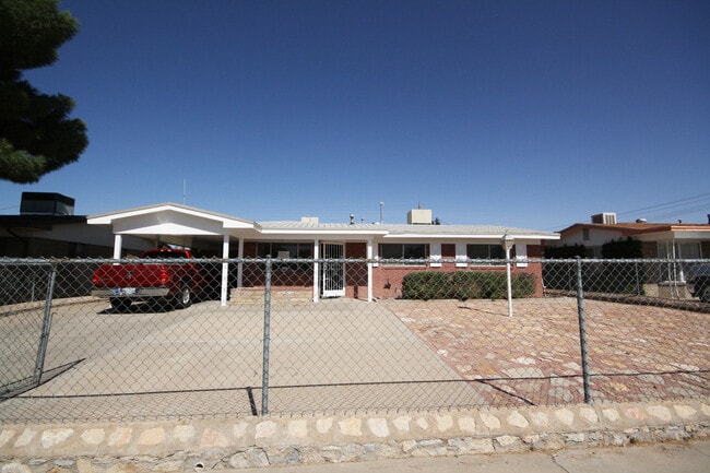 5829 Macaw Ave in El Paso, TX - Building Photo - Building Photo
