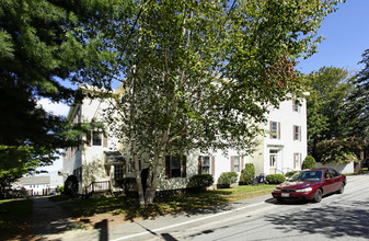 6 Potter St in Brunswick, ME - Foto de edificio - Building Photo