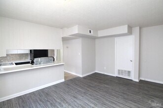 10151 Guidy Ln in Pensacola, FL - Foto de edificio - Building Photo