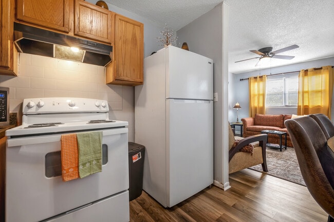 318-330 W Harrison St