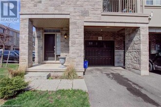 3113 Blackfriar Cmn in Oakville, ON - Building Photo - Building Photo