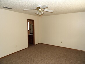 2305 NW Terrace Hills Blvd in Lawton, OK - Building Photo - Building Photo